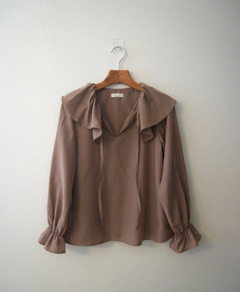 ゆったりフリルブラウス