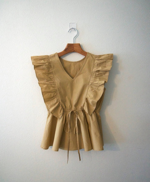 フリルブラウス